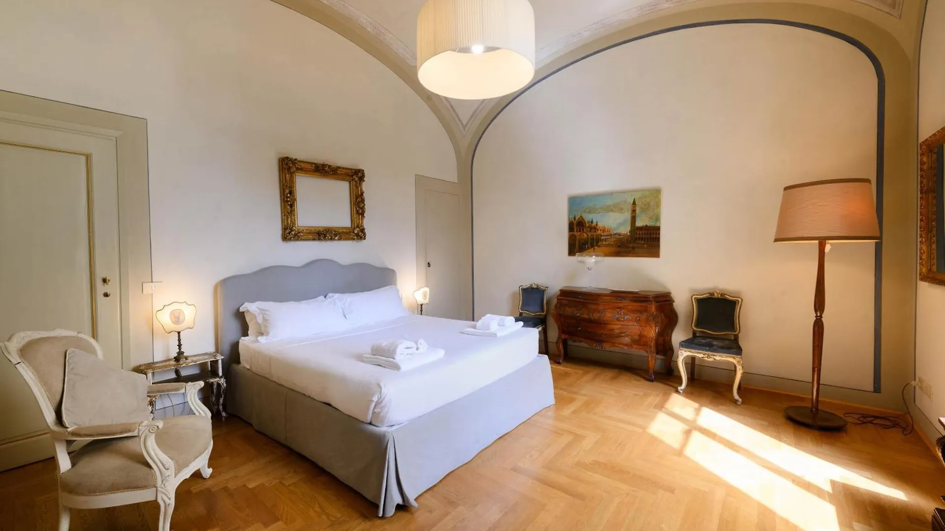 Santa Maria Novella Deluxe Apartment Florence
