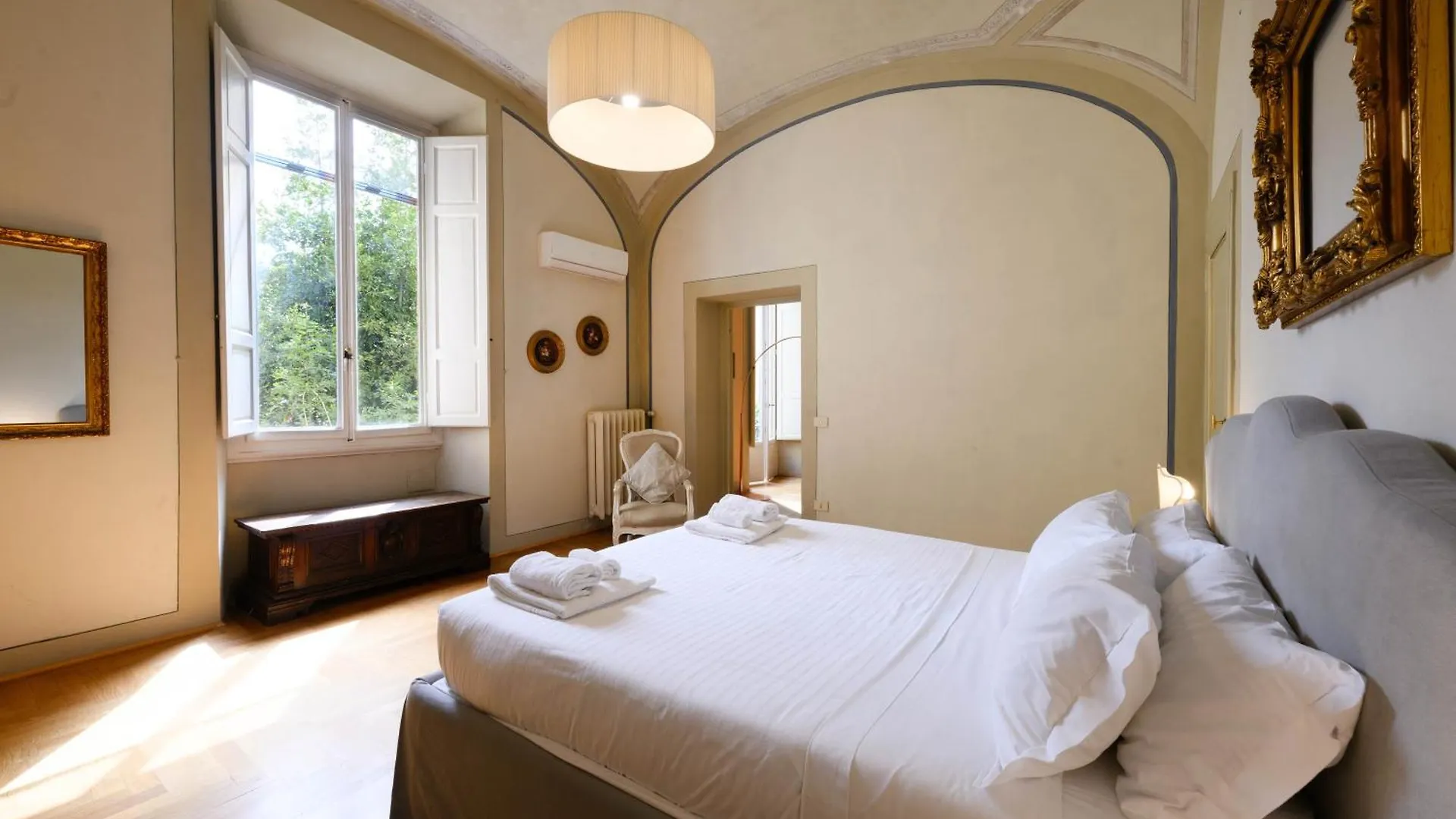 Santa Maria Novella Deluxe Apartment Florence Italy